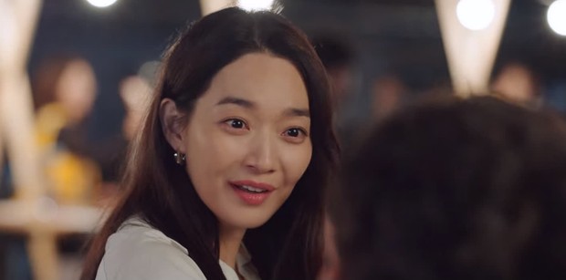 Vừa bị Shin Min Ah cạch mặt, Kim Seon Ho đã lộ bí mật có vợ con ở Hometown Cha-Cha-Cha tập 6? - Ảnh 8.