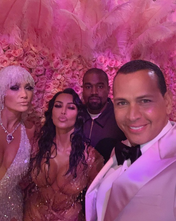 Bất chấp lệnh cấm từ Met Gala, hàng chục nghệ sĩ vẫn nhiệt tình selfie từ năm này qua năm khác - Ảnh 4. Bất chấp lệnh cấm từ Met Gala, hàng chục nghệ sĩ vẫn nhiệt tình selfie từ năm này qua năm khác - Ảnh 4.