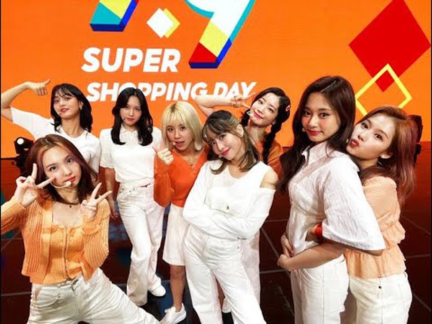 Du học sinh Việt kể chuyện làm việc chung với TWICE: Ngắm trực diện nhan sắc xỉu up xỉu down, còn được bày trò trêu chọc - Ảnh 6. Du học sinh Việt kể chuyện làm việc chung với TWICE: Ngắm trực diện nhan sắc xỉu up xỉu down, còn được bày trò trêu chọc - Ảnh 6.