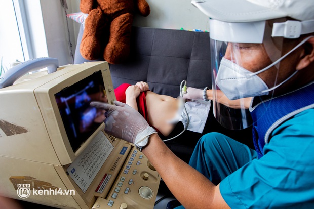 TP.HCM: Thăm khám và tiêm vaccine tận nhà cho thai phụ và người già yếu, di chuyển khó khăn - Ảnh 9. TP.HCM: Thăm khám và tiêm vaccine tận nhà cho thai phụ và người già yếu, di chuyển khó khăn - Ảnh 9.