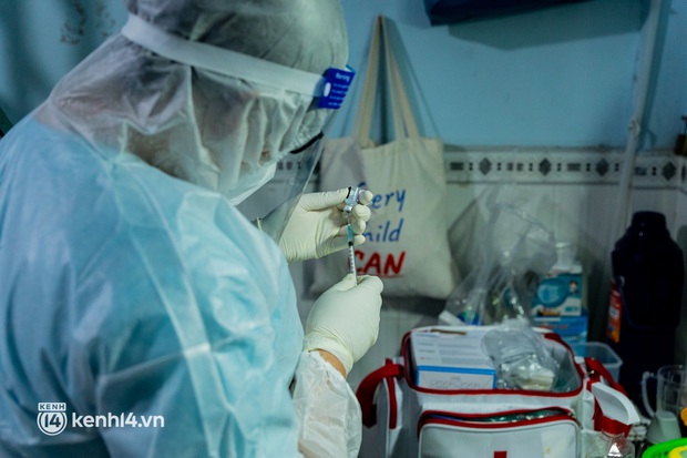 TP.HCM: Thăm khám và tiêm vaccine tận nhà cho thai phụ và người già yếu, di chuyển khó khăn - Ảnh 10. TP.HCM: Thăm khám và tiêm vaccine tận nhà cho thai phụ và người già yếu, di chuyển khó khăn - Ảnh 10.
