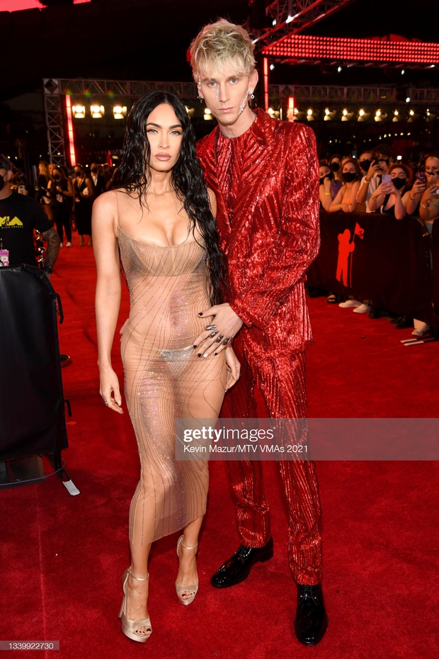 Siêu thảm đỏ VMAs 2021: Olivia Rodrigo ngực khủng đè bẹp Camila Cabello “dừ chát”, Megan Fox mặc như không dẫn đầu dàn mỹ nhân phô da thịt - Ảnh 7. Siêu thảm đỏ VMAs 2021: Olivia Rodrigo ngực khủng đè bẹp Camila Cabello “dừ chát”, Megan Fox mặc như không dẫn đầu dàn mỹ nhân phô da thịt - Ảnh 7.