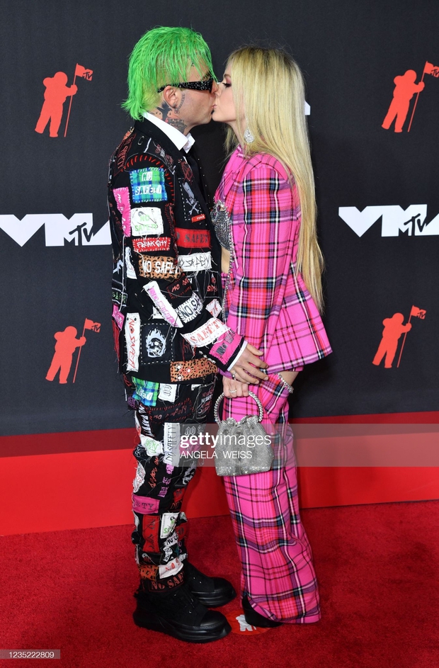 Siêu thảm đỏ VMAs 2021: Olivia Rodrigo ngực khủng đè bẹp Camila Cabello “dừ chát”, Megan Fox mặc như không dẫn đầu dàn mỹ nhân phô da thịt - Ảnh 23. Siêu thảm đỏ VMAs 2021: Olivia Rodrigo ngực khủng đè bẹp Camila Cabello “dừ chát”, Megan Fox mặc như không dẫn đầu dàn mỹ nhân phô da thịt - Ảnh 23.