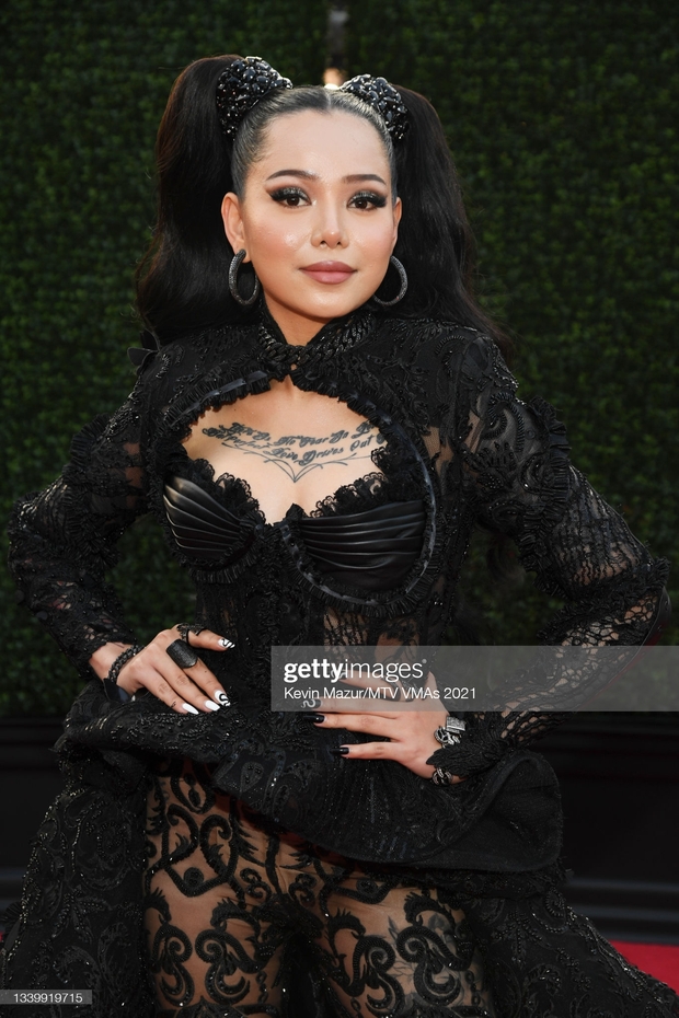 Siêu thảm đỏ VMAs 2021: Olivia Rodrigo ngực khủng đè bẹp Camila Cabello “dừ chát”, Megan Fox mặc như không dẫn đầu dàn mỹ nhân phô da thịt - Ảnh 14. Siêu thảm đỏ VMAs 2021: Olivia Rodrigo ngực khủng đè bẹp Camila Cabello “dừ chát”, Megan Fox mặc như không dẫn đầu dàn mỹ nhân phô da thịt - Ảnh 14.
