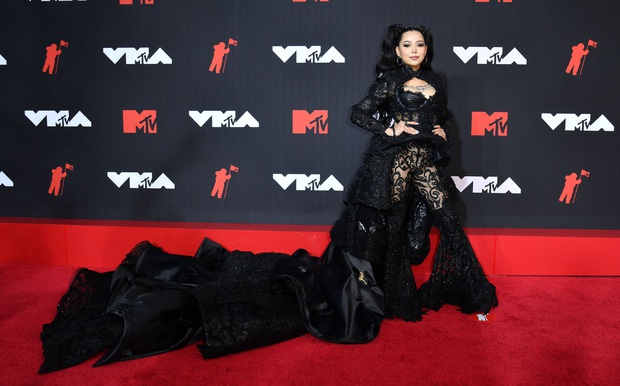 Siêu thảm đỏ VMAs 2021: Olivia Rodrigo ngực khủng đè bẹp Camila Cabello “dừ chát”, Megan Fox mặc như không dẫn đầu dàn mỹ nhân phô da thịt - Ảnh 15. Siêu thảm đỏ VMAs 2021: Olivia Rodrigo ngực khủng đè bẹp Camila Cabello “dừ chát”, Megan Fox mặc như không dẫn đầu dàn mỹ nhân phô da thịt - Ảnh 15.