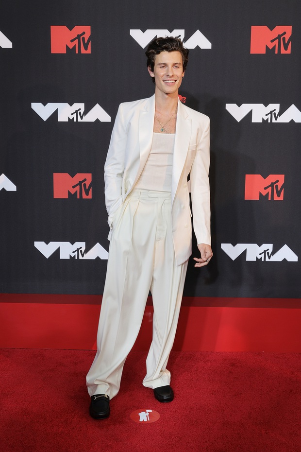 Siêu thảm đỏ VMAs 2021: Olivia Rodrigo ngực khủng đè bẹp Camila Cabello “dừ chát”, Megan Fox mặc như không dẫn đầu dàn mỹ nhân phô da thịt - Ảnh 24. Siêu thảm đỏ VMAs 2021: Olivia Rodrigo ngực khủng đè bẹp Camila Cabello “dừ chát”, Megan Fox mặc như không dẫn đầu dàn mỹ nhân phô da thịt - Ảnh 24.