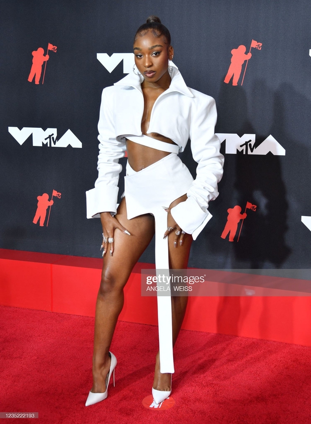 Siêu thảm đỏ VMAs 2021: Olivia Rodrigo ngực khủng đè bẹp Camila Cabello “dừ chát”, Megan Fox mặc như không dẫn đầu dàn mỹ nhân phô da thịt - Ảnh 32. Siêu thảm đỏ VMAs 2021: Olivia Rodrigo ngực khủng đè bẹp Camila Cabello “dừ chát”, Megan Fox mặc như không dẫn đầu dàn mỹ nhân phô da thịt - Ảnh 32.