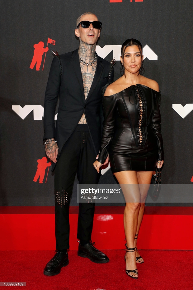 Siêu thảm đỏ VMAs 2021: Olivia Rodrigo ngực khủng đè bẹp Camila Cabello “dừ chát”, Megan Fox mặc như không dẫn đầu dàn mỹ nhân phô da thịt - Ảnh 18. Siêu thảm đỏ VMAs 2021: Olivia Rodrigo ngực khủng đè bẹp Camila Cabello “dừ chát”, Megan Fox mặc như không dẫn đầu dàn mỹ nhân phô da thịt - Ảnh 18.