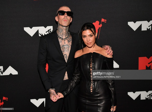 Siêu thảm đỏ VMAs 2021: Olivia Rodrigo ngực khủng đè bẹp Camila Cabello “dừ chát”, Megan Fox mặc như không dẫn đầu dàn mỹ nhân phô da thịt - Ảnh 19. Siêu thảm đỏ VMAs 2021: Olivia Rodrigo ngực khủng đè bẹp Camila Cabello “dừ chát”, Megan Fox mặc như không dẫn đầu dàn mỹ nhân phô da thịt - Ảnh 19.