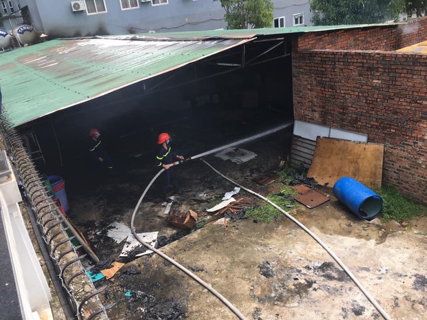 Cháy nhà bếp khách sạn cách ly F1, khói bốc lên nghi ngút - Ảnh 2. Cháy nhà bếp khách sạn cách ly F1, khói bốc lên nghi ngút - Ảnh 2.