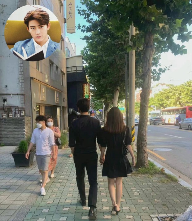 HOT: Lần đầu tiên có idol đình đám Kpop công khai nắm tay bạn gái, tình tứ hẹn hò ngay giữa phố phường - Ảnh 2.