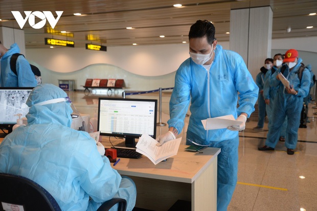 Quảng Ninh đón 2 chuyến bay thí điểm “hộ chiếu vaccine” - Ảnh 4.