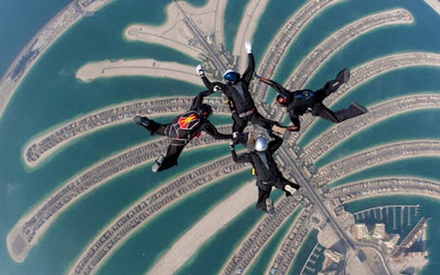 Các triệu phú 11/9 Afghanistan đua nhau mua dinh thự tại Dubai bằng tiền từ 2.200 tỷ USD chống khủng bố của người Mỹ - Ảnh 1. Các triệu phú 11/9 Afghanistan đua nhau mua dinh thự tại Dubai bằng tiền từ 2.200 tỷ USD chống khủng bố của người Mỹ - Ảnh 1.