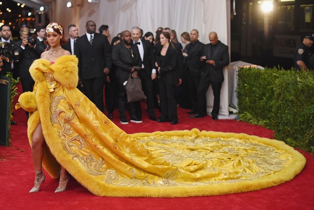 Nữ hoàng thảm đỏ Met Gala: Rihanna - Lady Gaga thi nhau combo độc - dị - lố, choáng nhất là Cardi B phô diễn body với bộ đồ 11 tỷ - Ảnh 8.