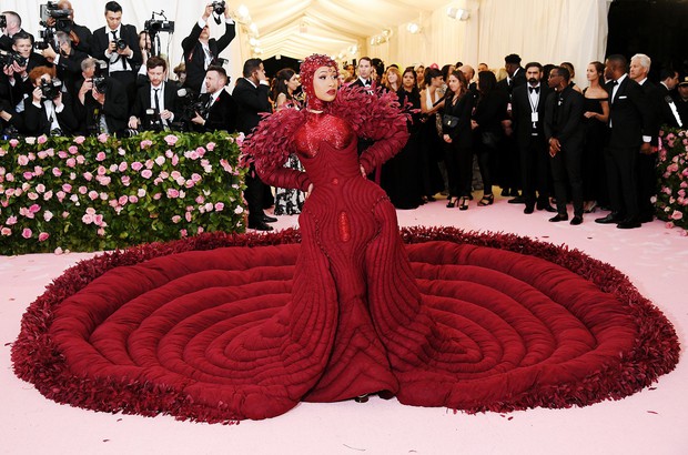 Nữ hoàng thảm đỏ Met Gala: Rihanna - Lady Gaga thi nhau combo độc - dị - lố, choáng nhất là Cardi B phô diễn body với bộ đồ 11 tỷ - Ảnh 19.