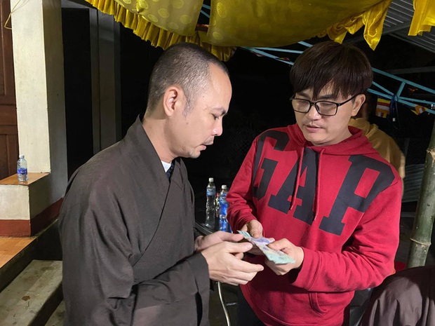 Sao Việt tuyên bố dừng làm từ thiện: Người sức tàn lực kiệt, người phải nén nước mắt, huỷ follow bạn bè vì lý do này? - Ảnh 5. Sao Việt tuyên bố dừng làm từ thiện: Người sức tàn lực kiệt, người phải nén nước mắt, huỷ follow bạn bè vì lý do này? - Ảnh 5.