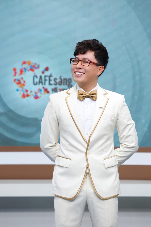 Nam MC nghỉ học có làm em đỡ buồn không: Gần 20 năm gắn với VTV, cố dẫn show khi con trai đang cấp cứu - Ảnh 3. Nam MC nghỉ học có làm em đỡ buồn không: Gần 20 năm gắn với VTV, cố dẫn show khi con trai đang cấp cứu - Ảnh 3.