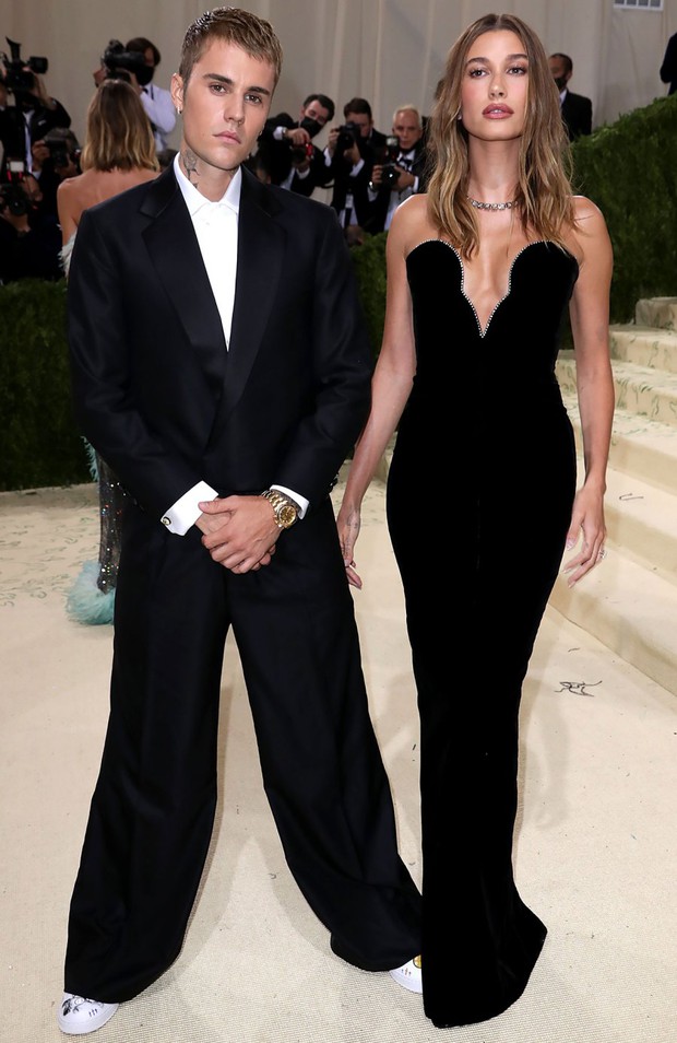 Bắt quả tang bà xã của Justin Bieber khen ngợi Rosé và BLACKPINK khi đang tám chuyện tại MET Gala 2021? - Ảnh 4. Bắt quả tang bà xã của Justin Bieber khen ngợi Rosé và BLACKPINK khi đang tám chuyện tại MET Gala 2021? - Ảnh 4.