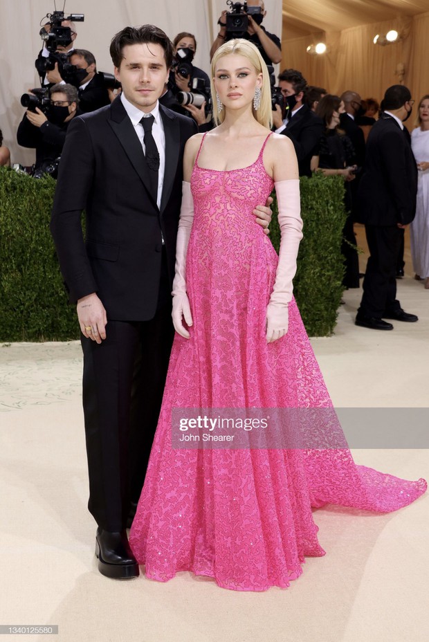 4 cặp đôi hot đổ bộ Met Gala: Justin - Hailey sang bao nhiêu, Shawn - Camila sến bấy nhiêu, bạn trai Rihanna như... món ngũ cốc - Ảnh 12. 4 cặp đôi hot đổ bộ Met Gala: Justin - Hailey sang bao nhiêu, Shawn - Camila sến bấy nhiêu, bạn trai Rihanna như... món ngũ cốc - Ảnh 12.