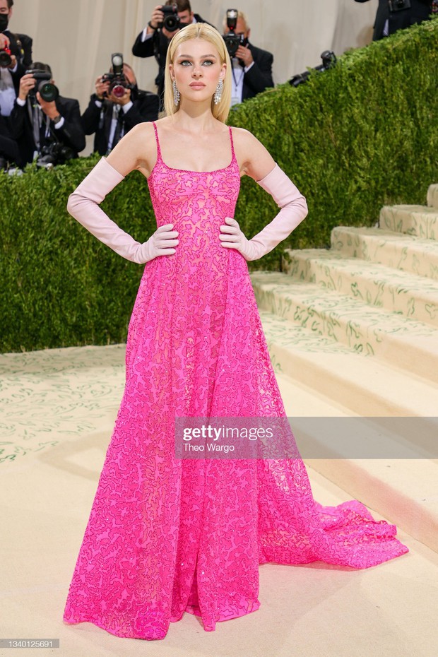 4 cặp đôi hot đổ bộ Met Gala: Justin - Hailey sang bao nhiêu, Shawn - Camila sến bấy nhiêu, bạn trai Rihanna như... món ngũ cốc - Ảnh 14. 4 cặp đôi hot đổ bộ Met Gala: Justin - Hailey sang bao nhiêu, Shawn - Camila sến bấy nhiêu, bạn trai Rihanna như... món ngũ cốc - Ảnh 14.