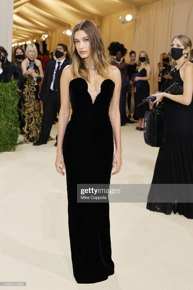 4 cặp đôi hot đổ bộ Met Gala: Justin - Hailey sang bao nhiêu, Shawn - Camila sến bấy nhiêu, bạn trai Rihanna như... món ngũ cốc - Ảnh 5. 4 cặp đôi hot đổ bộ Met Gala: Justin - Hailey sang bao nhiêu, Shawn - Camila sến bấy nhiêu, bạn trai Rihanna như... món ngũ cốc - Ảnh 5.