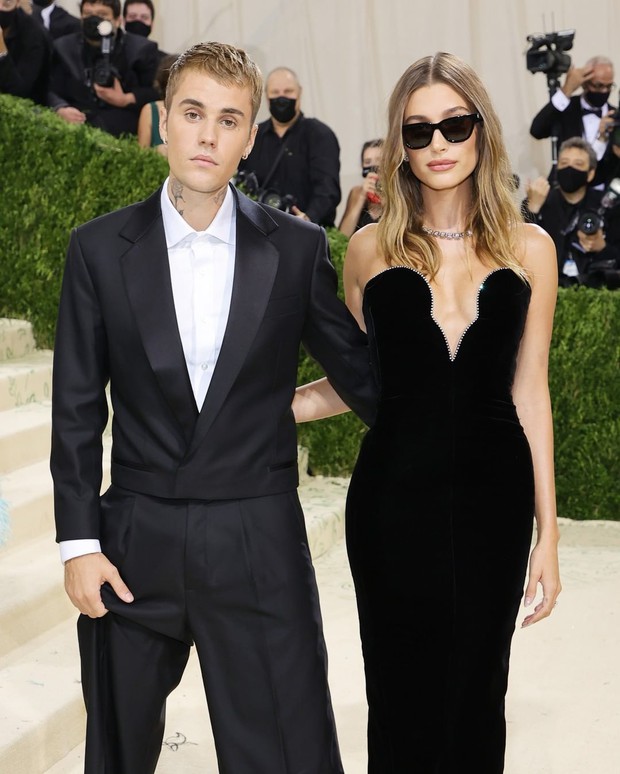 4 cặp đôi hot đổ bộ Met Gala: Justin - Hailey sang bao nhiêu, Shawn - Camila sến bấy nhiêu, bạn trai Rihanna như... món ngũ cốc - Ảnh 2. 4 cặp đôi hot đổ bộ Met Gala: Justin - Hailey sang bao nhiêu, Shawn - Camila sến bấy nhiêu, bạn trai Rihanna như... món ngũ cốc - Ảnh 2.