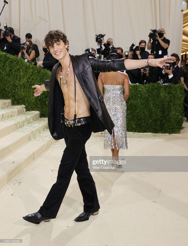 4 cặp đôi hot đổ bộ Met Gala: Justin - Hailey sang bao nhiêu, Shawn - Camila sến bấy nhiêu, bạn trai Rihanna như... món ngũ cốc - Ảnh 9.