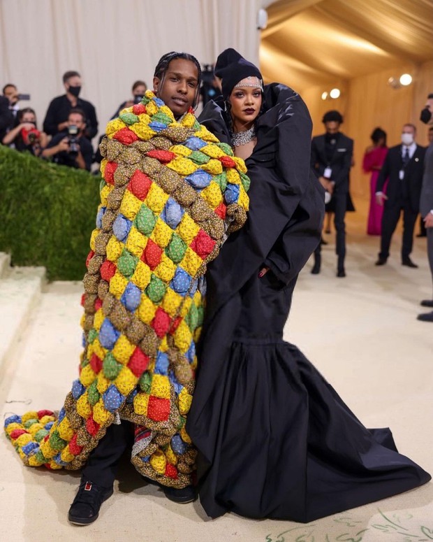 4 cặp đôi hot đổ bộ Met Gala: Justin - Hailey sang bao nhiêu, Shawn - Camila sến bấy nhiêu, bạn trai Rihanna như... món ngũ cốc - Ảnh 10.