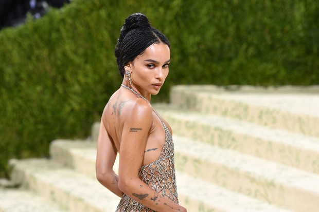 2 sự kiện và 2 chiếc váy hở loa đài: Đầm xuyên thấu của Megan Fox ở VMAs có bốc lửa như thiết kế lộ nội y ở Met Gala? - Ảnh 1. 2 sự kiện và 2 chiếc váy hở loa đài: Đầm xuyên thấu của Megan Fox ở VMAs có bốc lửa như thiết kế lộ nội y ở Met Gala? - Ảnh 1.