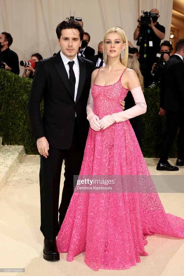 Met Gala 2021: Hình ảnh đầu tiên của Rosé đây, Billie Eilish trông bánh bèo đến lạ - Ảnh 7. Met Gala 2021: Hình ảnh đầu tiên của Rosé đây, Billie Eilish trông bánh bèo đến lạ - Ảnh 7.