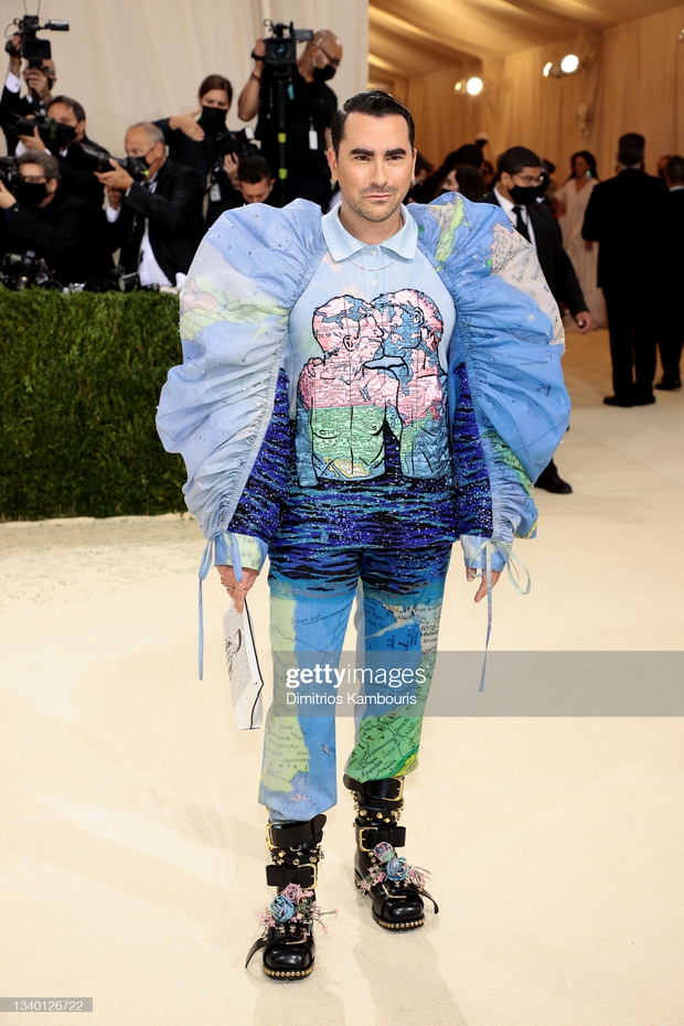 Met Gala 2021: Hình ảnh đầu tiên của Rosé đây, Billie Eilish trông bánh bèo đến lạ - Ảnh 13. Met Gala 2021: Hình ảnh đầu tiên của Rosé đây, Billie Eilish trông bánh bèo đến lạ - Ảnh 13.
