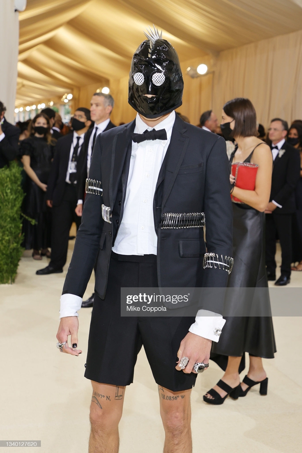 Met Gala 2021: Hình ảnh đầu tiên của Rosé đây, Billie Eilish trông bánh bèo đến lạ - Ảnh 14. Met Gala 2021: Hình ảnh đầu tiên của Rosé đây, Billie Eilish trông bánh bèo đến lạ - Ảnh 14.