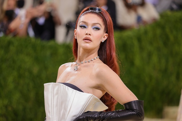 Chỉ bằng một cú selfie, Rosé và Gigi Hadid đã khiến netizen cãi nhau ỏm tỏi - Ảnh 5. Chỉ bằng một cú selfie, Rosé và Gigi Hadid đã khiến netizen cãi nhau ỏm tỏi - Ảnh 5.