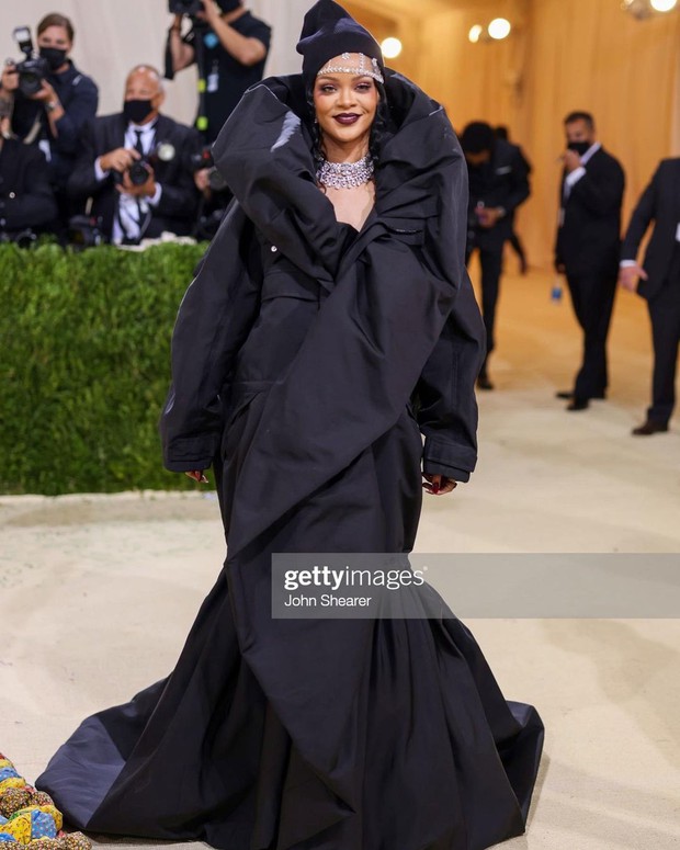 4 cặp đôi hot đổ bộ Met Gala: Justin - Hailey sang bao nhiêu, Shawn - Camila sến bấy nhiêu, bạn trai Rihanna như... món ngũ cốc - Ảnh 11.