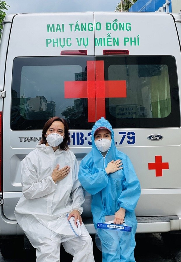 Bà Phương Hằng tuyên bố dừng livestream sau 6 tháng khẩu chiến và loạt nghệ sĩ Vbiz bất ngờ thông báo dừng việc thiện nguyện - Ảnh 4.