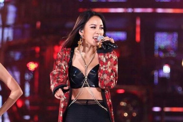 Biểu tượng sexy Kpop dính nghi vấn nâng ngực thời debut solo, sự thật đằng sau là gì? - Ảnh 5. Biểu tượng sexy Kpop dính nghi vấn nâng ngực thời debut solo, sự thật đằng sau là gì? - Ảnh 5.