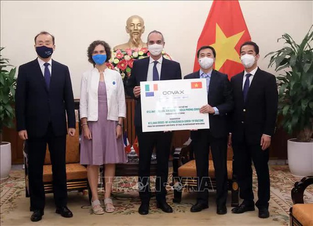 Pháp và Ý tặng Việt Nam gần 1,5 triệu liều vắc-xin ngừa Covid-19 - Ảnh 3. Pháp và Ý tặng Việt Nam gần 1,5 triệu liều vắc-xin ngừa Covid-19 - Ảnh 3.