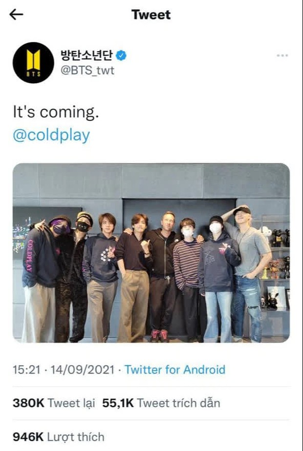BTS và Coldplay cùng nhau quậy trong phòng thu, nhìn áo của trưởng nhóm người Anh là biết tình cảm dành cho boygroup toàn cầu - Ảnh 4. BTS và Coldplay cùng nhau quậy trong phòng thu, nhìn áo của trưởng nhóm người Anh là biết tình cảm dành cho boygroup toàn cầu - Ảnh 4.