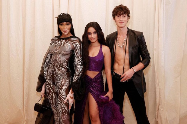 Siêu mẫu bạch biến Winnie Harlow thả rông trên thảm đỏ Met Gala 2021 - Ảnh 4. Siêu mẫu bạch biến Winnie Harlow thả rông trên thảm đỏ Met Gala 2021 - Ảnh 4.
