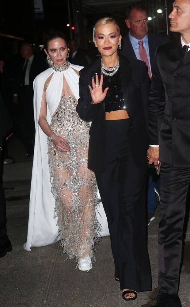 rs634x1024-210914065808-634-emily-blunt-rita-ora-met-gala-after-party-red-dress-091421-1631637686425864887466.jpeg