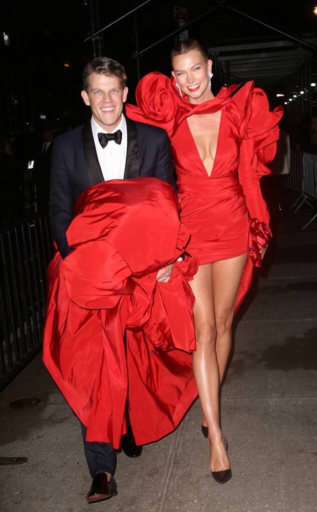 rs634x1024-210914065955-634-karlie-kloss-red-dress-met-gala-after-party-091421-16316376863221195960333.jpeg
