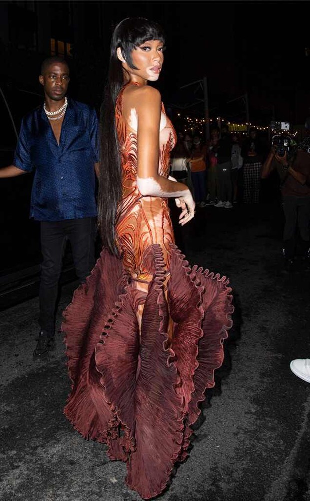 rs634x1024-210914071315-634-winnie-harlow-met-gala-after-party-red-dress-091421-1631637686791816998423.jpeg