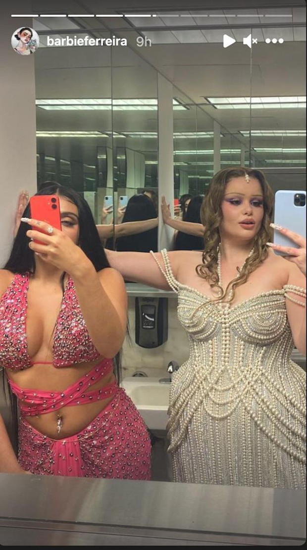 Các khung hình selfie ở Met Gala gây bão MXH: Rosé khoe sắc xinh xỉu bên dàn mỹ nhân, Shawn Mendes làm gì mà fan rần rần thế này? - Ảnh 11. Các khung hình selfie ở Met Gala gây bão MXH: Rosé khoe sắc xinh xỉu bên dàn mỹ nhân, Shawn Mendes làm gì mà fan rần rần thế này? - Ảnh 11.