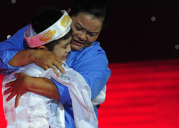 Một Quán quân The Voice Kids có mẹ làm lao công, rửa bát thuê để nuôi ăn học, đóng tiền trọ - Ảnh 3. Một Quán quân The Voice Kids có mẹ làm lao công, rửa bát thuê để nuôi ăn học, đóng tiền trọ - Ảnh 3.