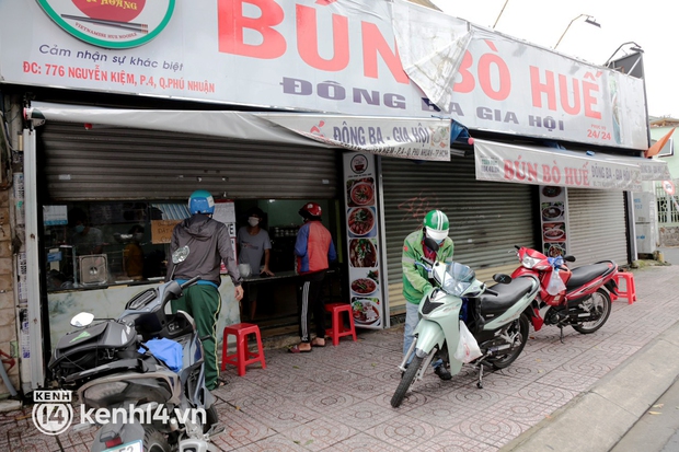 NÓNG: TP.HCM cho phép nhiều loại hình kinh doanh hoạt động trở lại từ ngày mai 16/9 - Ảnh 1. NÓNG: TP.HCM cho phép nhiều loại hình kinh doanh hoạt động trở lại từ ngày mai 16/9 - Ảnh 1.