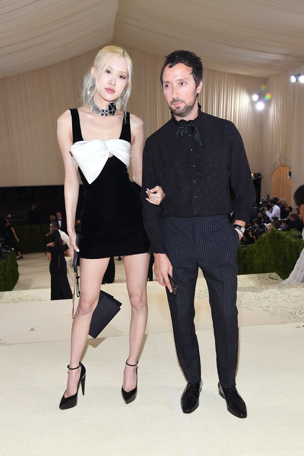 Bỏ qua lùm xùm, Rosé vẫn đứng đầu BXH ngôi sao được nhắc nhiều nhất ở Met Gala 2021, nhân vật kế cuối gây bất ngờ - Ảnh 4. Bỏ qua lùm xùm, Rosé vẫn đứng đầu BXH ngôi sao được nhắc nhiều nhất ở Met Gala 2021, nhân vật kế cuối gây bất ngờ - Ảnh 4.