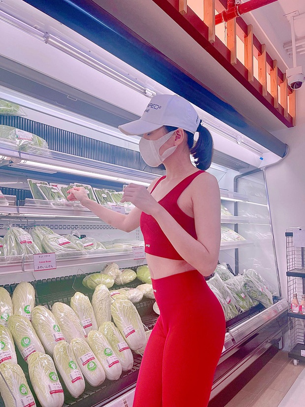 Lệ Quyên sau lùm xùm uốn éo khoe body ở siêu thị: Giải thích rõ lý do nhưng vẫn mắng antifan bằng 1 câu gây sốc! - Ảnh 2. Lệ Quyên sau lùm xùm uốn éo khoe body ở siêu thị: Giải thích rõ lý do nhưng vẫn mắng antifan bằng 1 câu gây sốc! - Ảnh 2.
