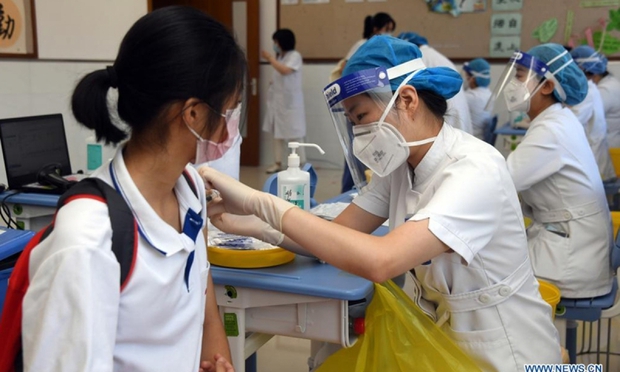 Trung Quốc hoàn thành tiêm vaccine Covid-19 cho 91% học sinh từ 12-17 tuổi - Ảnh 1. Trung Quốc hoàn thành tiêm vaccine Covid-19 cho 91% học sinh từ 12-17 tuổi - Ảnh 1.