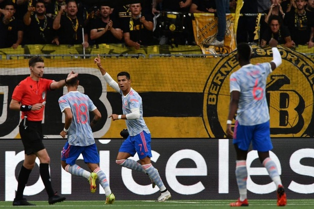 Ảnh cận cảnh: Ronaldo ghi bàn theo phong cách Đệm vương, công lớn nhất thuộc về pha vẩy khế hết nước chấm của đồng hương - Ảnh 3. Ảnh cận cảnh: Ronaldo ghi bàn theo phong cách Đệm vương, công lớn nhất thuộc về pha vẩy khế hết nước chấm của đồng hương - Ảnh 3.
