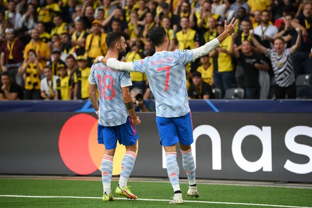 Ảnh cận cảnh: Ronaldo ghi bàn theo phong cách Đệm vương, công lớn nhất thuộc về pha vẩy khế hết nước chấm của đồng hương - Ảnh 6. Ảnh cận cảnh: Ronaldo ghi bàn theo phong cách Đệm vương, công lớn nhất thuộc về pha vẩy khế hết nước chấm của đồng hương - Ảnh 6.